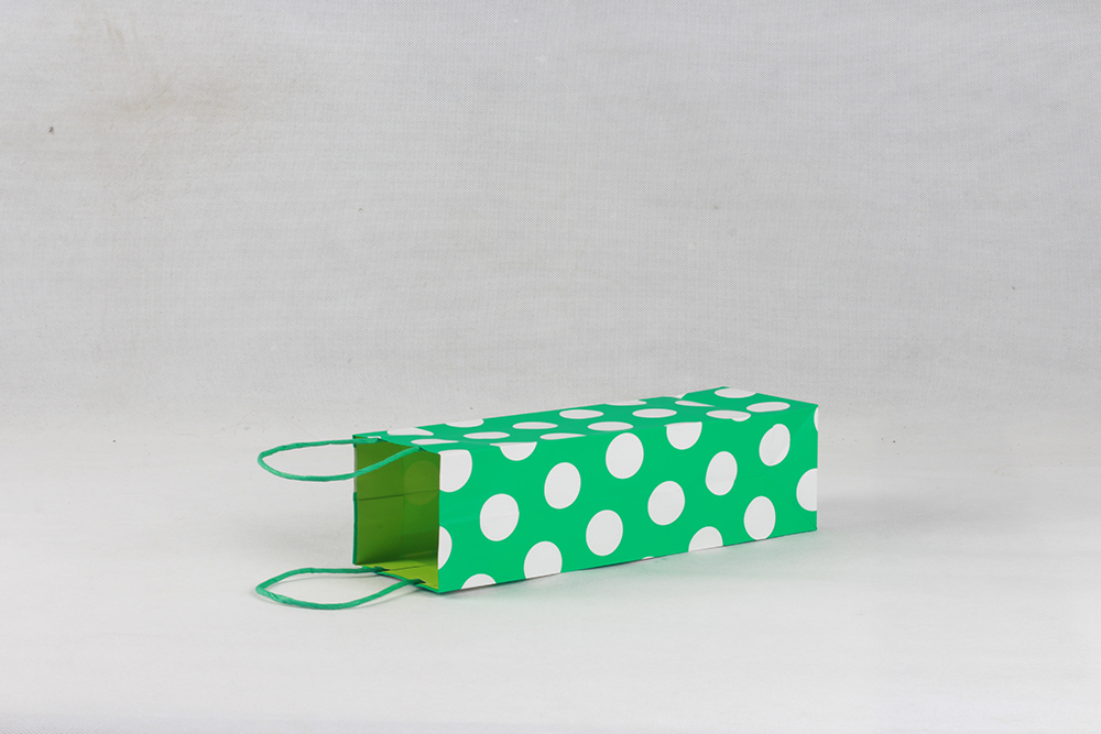 綠色圓點(diǎn)時(shí)尚禮品牛皮紙袋定制 綠色圓點(diǎn)時(shí)尚禮品牛皮紙袋定制