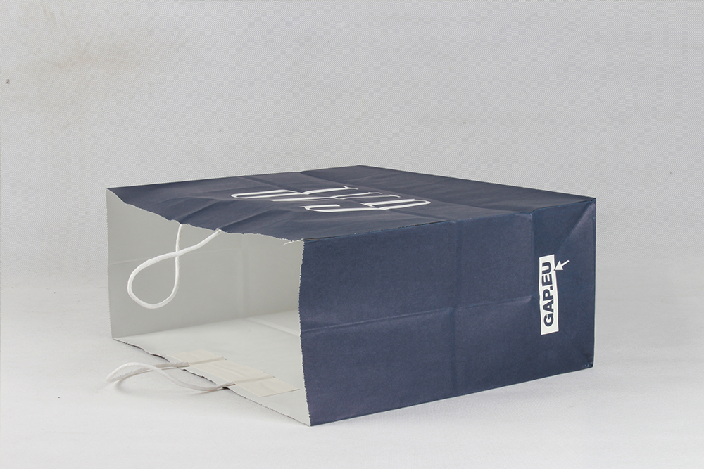 CAP精美服裝牛皮紙袋定制 CAP精美服裝牛皮紙袋定制