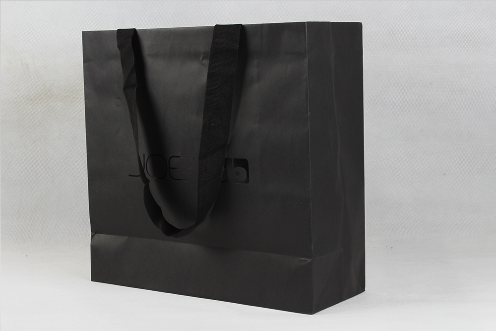 高檔商務(wù)型銅版服裝紙袋定制 高檔商務(wù)型銅版服裝紙袋定制