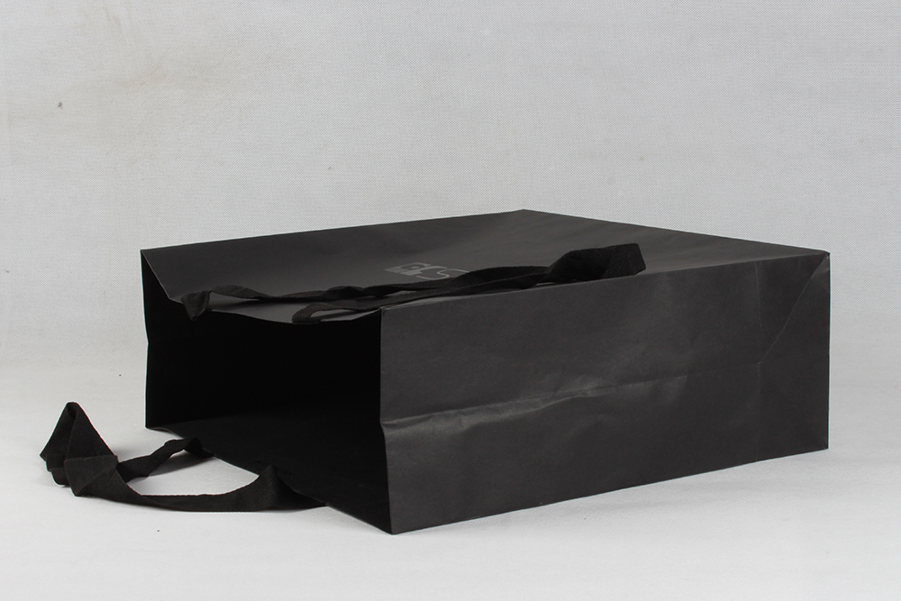 高檔商務(wù)型銅版服裝紙袋定制 高檔商務(wù)型銅版服裝紙袋定制