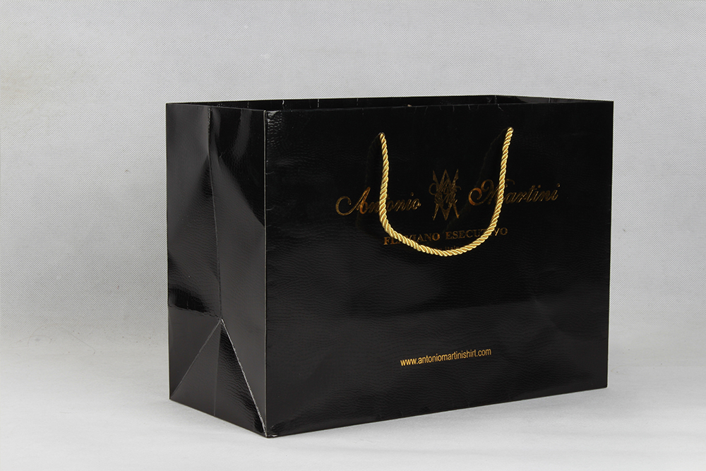 高端黑色商務(wù)型銅版紙袋 高端黑色商務(wù)型銅版紙袋