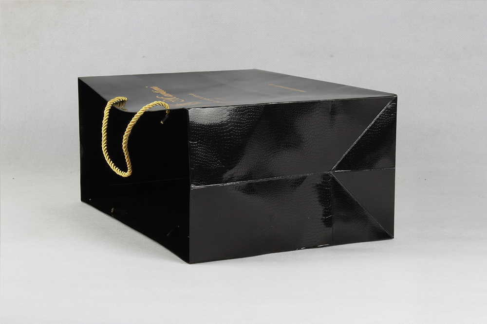 高端黑色商務(wù)型銅版紙袋 高端黑色商務(wù)型銅版紙袋